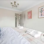 Spacious 6Br Villa Sleeps 12 With Stunning Garden Free Parking