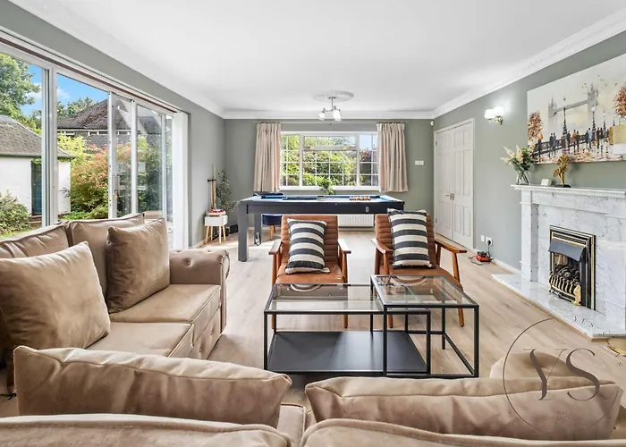 Spacious 6Br Villa Sleeps 12 With Stunning Garden Free Parking