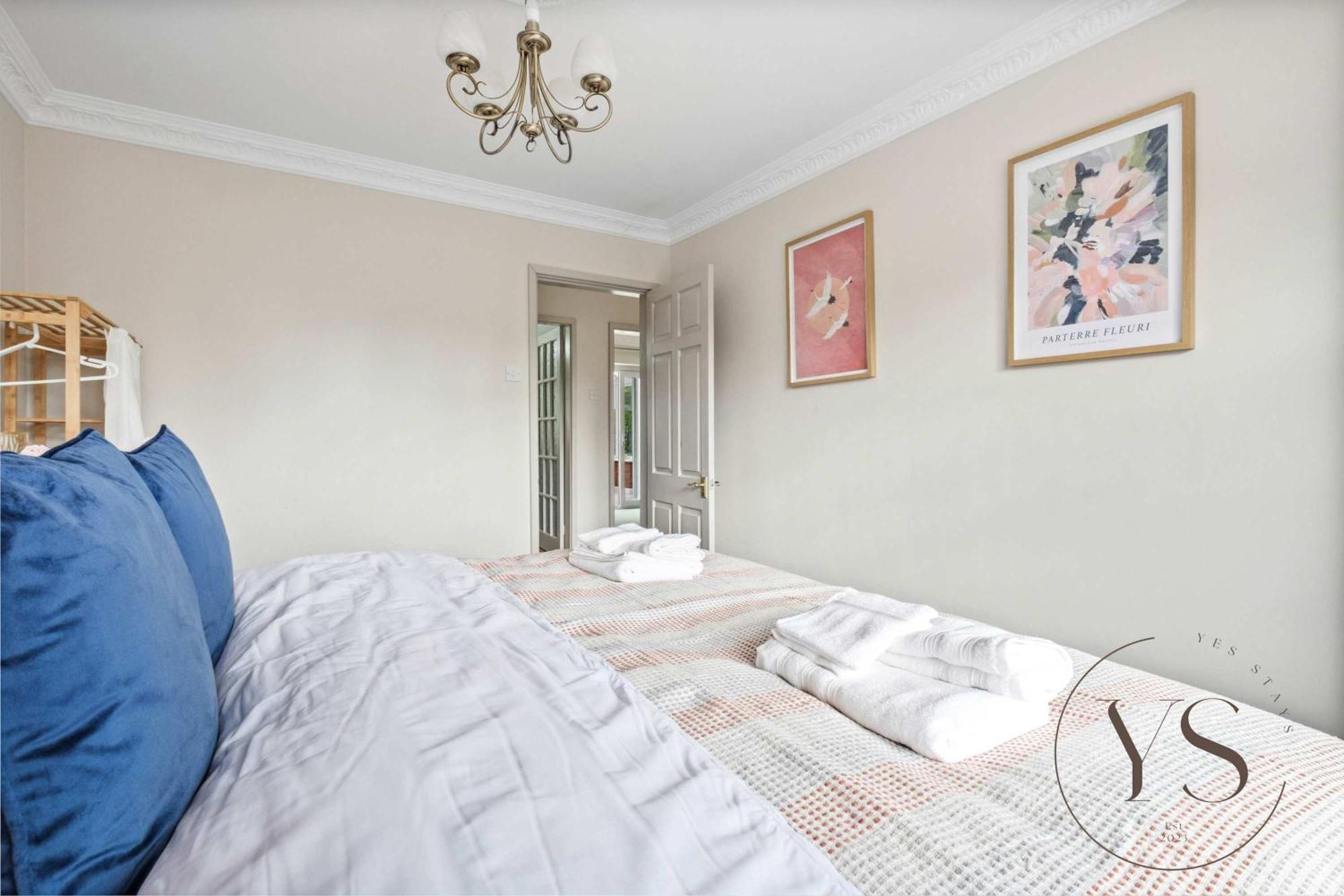 Spacious 6br Sleeps 12 With Stunning Garden Free Parking Holiday home Birmingham