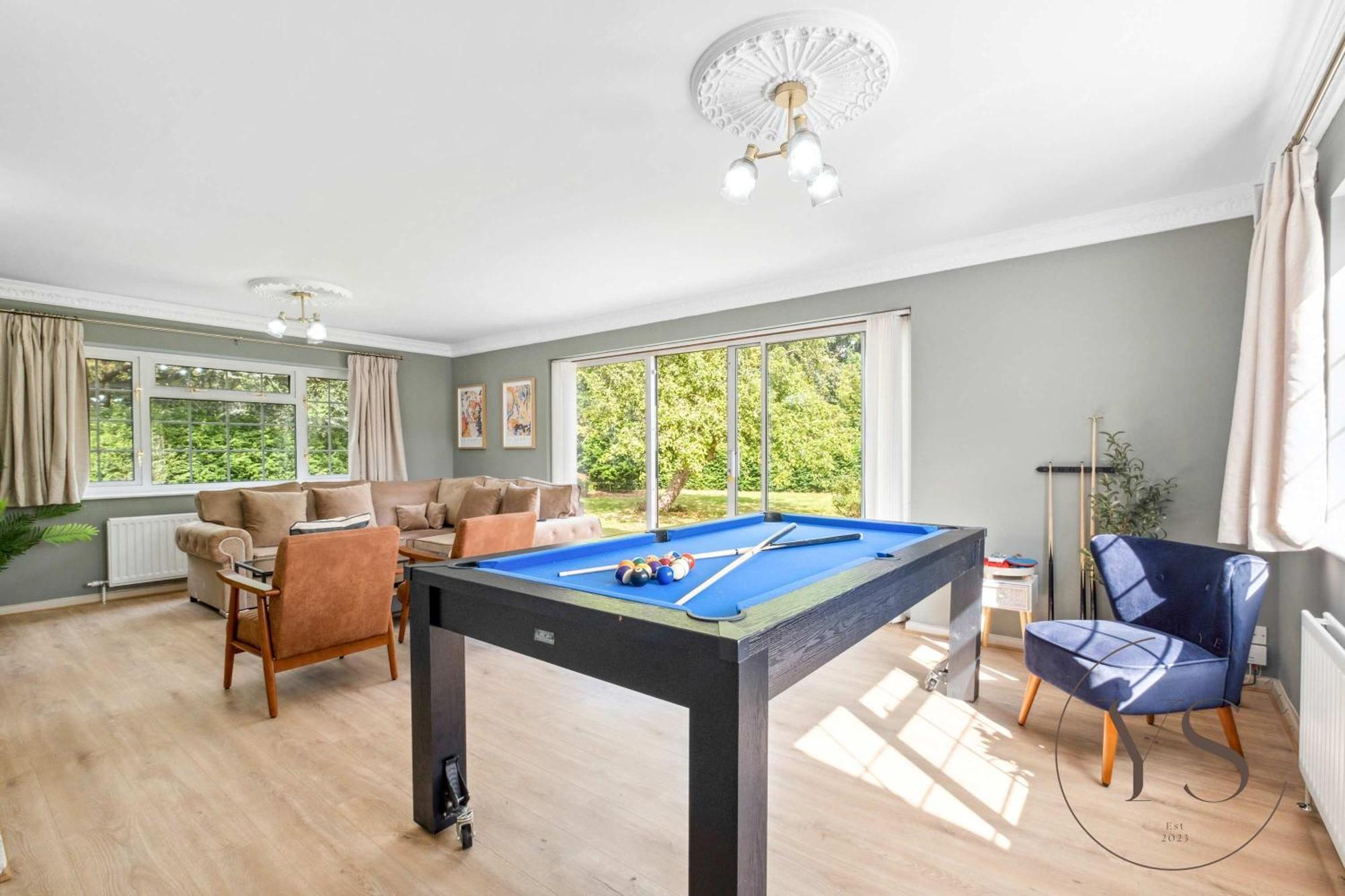 Spacious 6br Sleeps 12 With Stunning Garden Free Parking