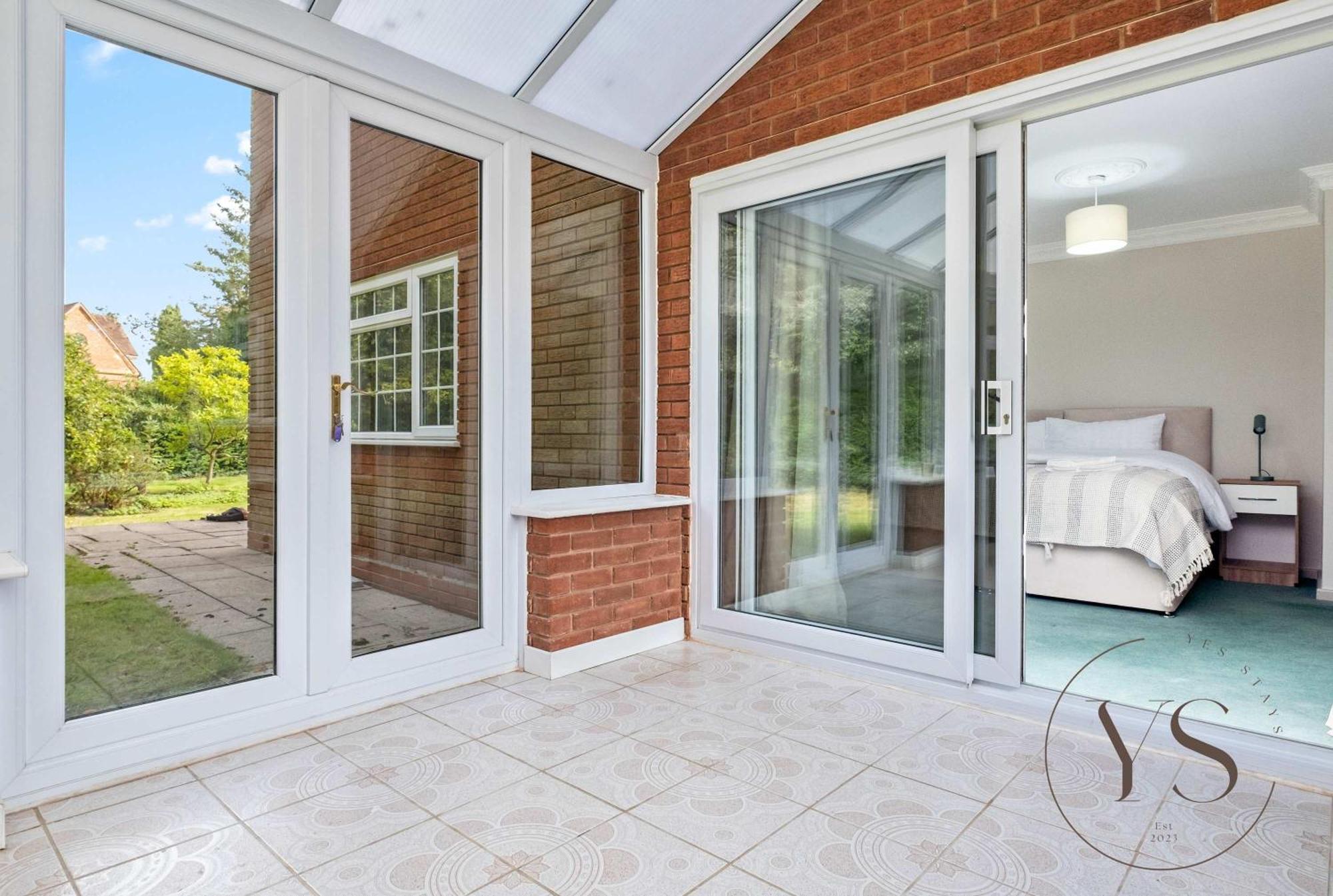 Holiday home Spacious 6br Sleeps 12 With Stunning Garden Free Parking *