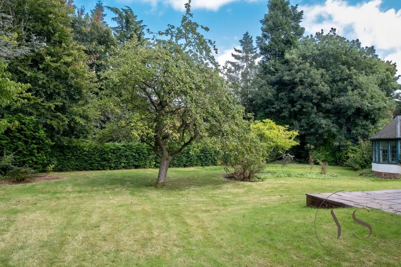 Spacious 6br Sleeps 12 With Stunning Garden Free Parking
