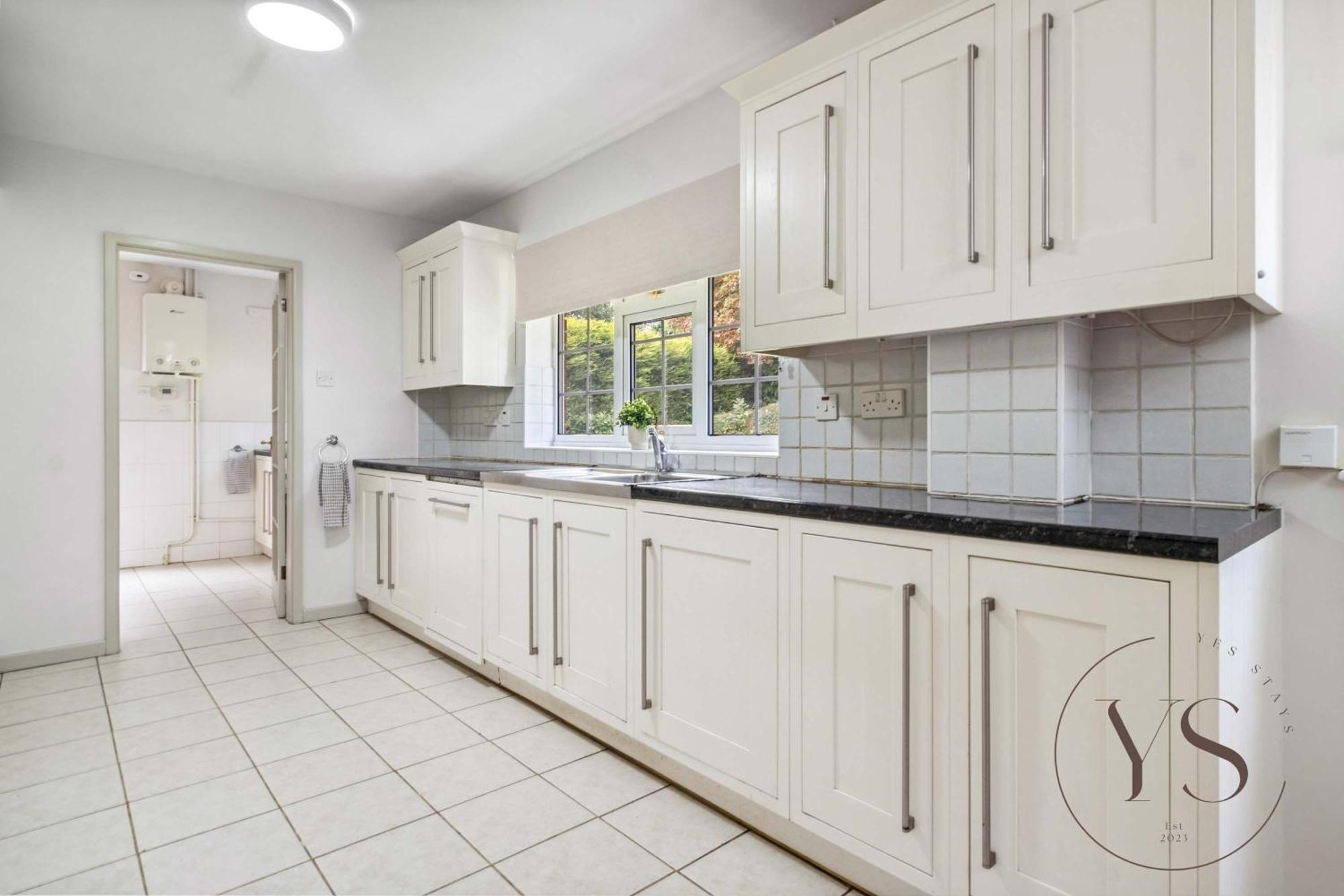 Spacious 6br Sleeps 12 With Stunning Garden Free Parking *