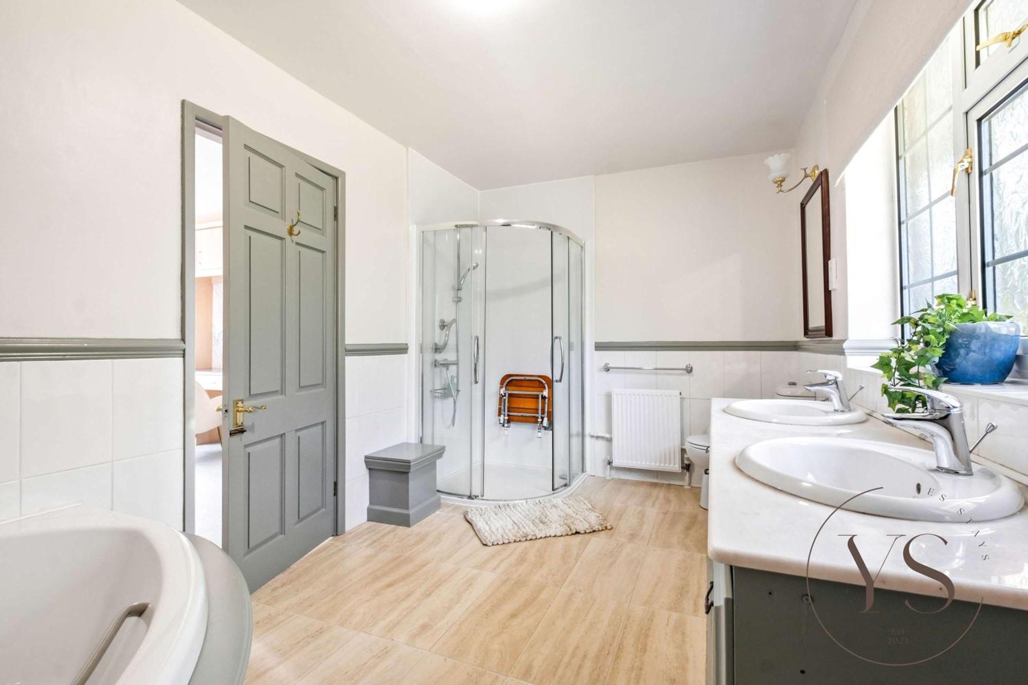 Holiday home Spacious 6br Sleeps 12 With Stunning Garden Free Parking Birmingham