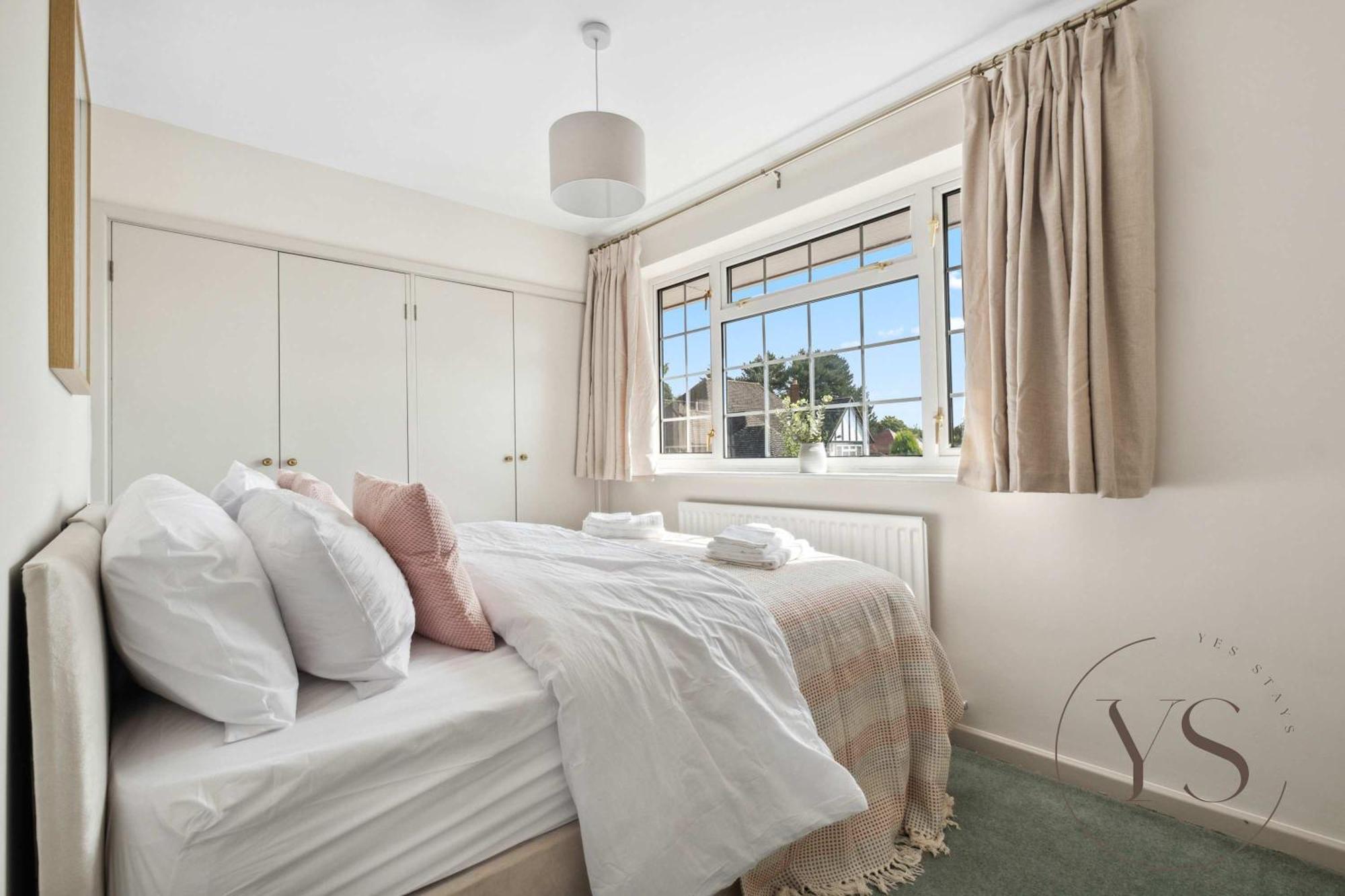 Spacious 6br Sleeps 12 With Stunning Garden Free Parking