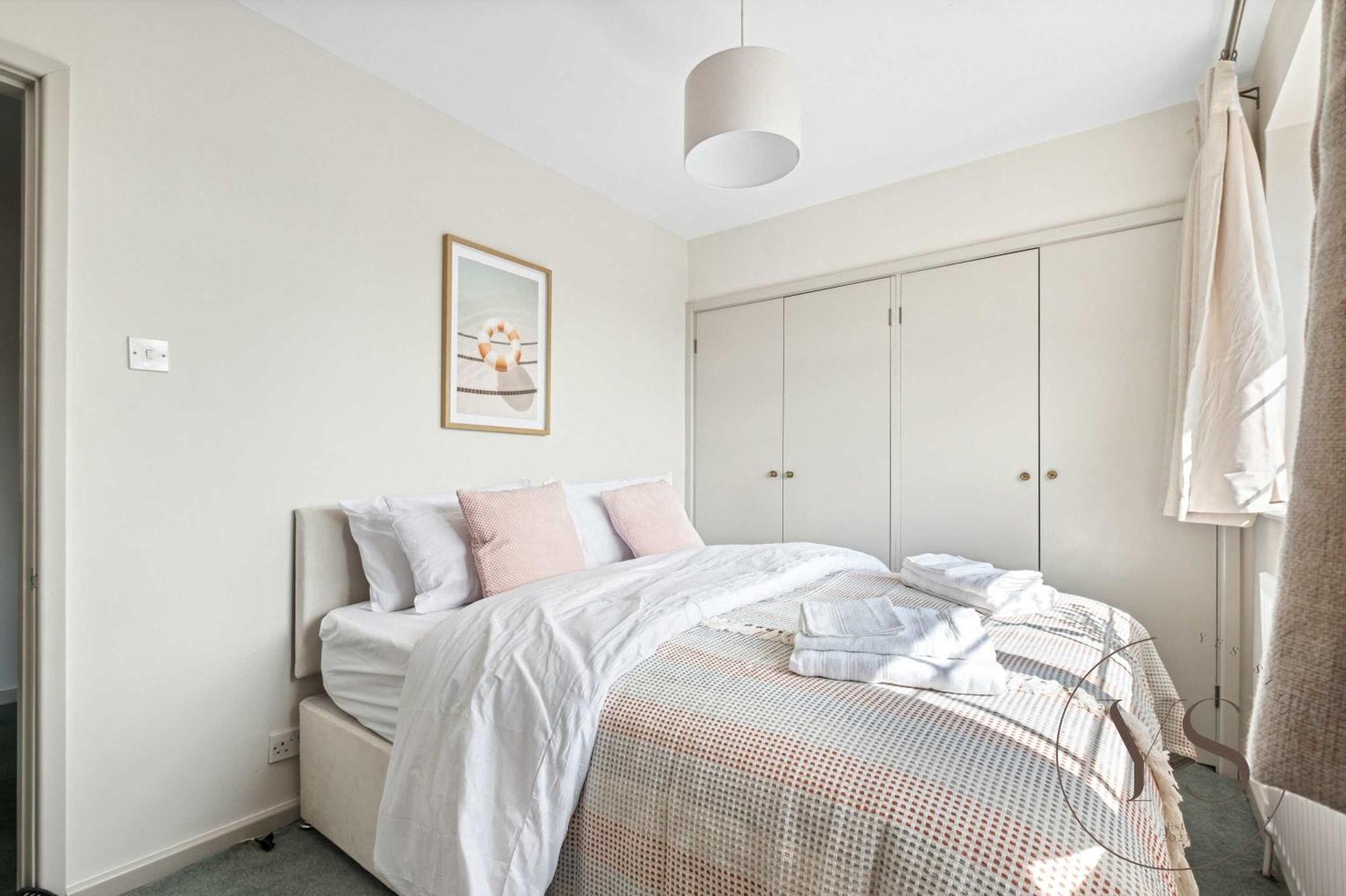 Spacious 6br Sleeps 12 With Stunning Garden Free Parking