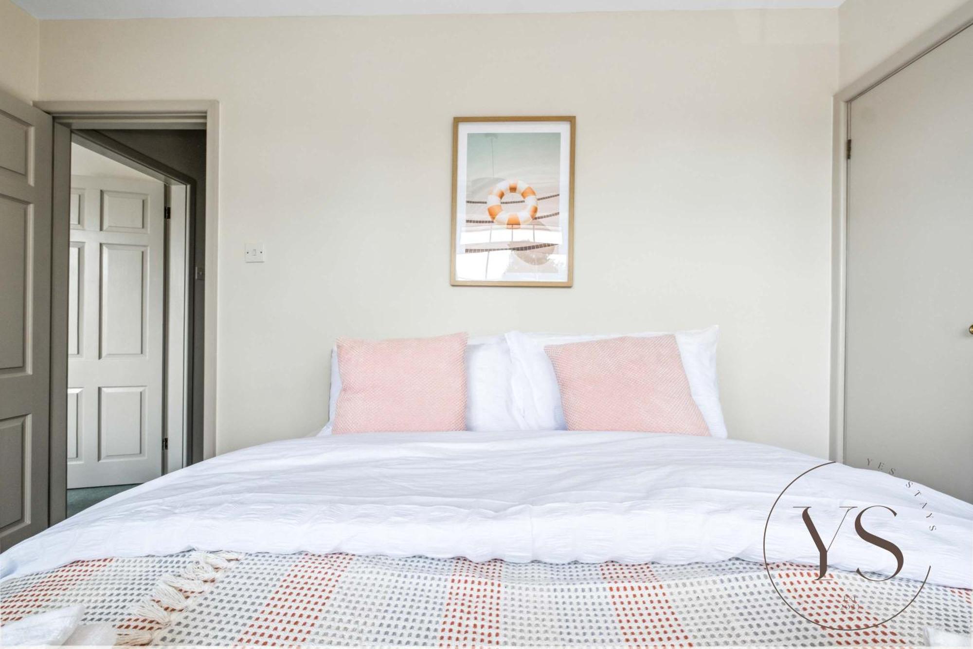 Spacious 6br Sleeps 12 With Stunning Garden Free Parking Holiday home Birmingham