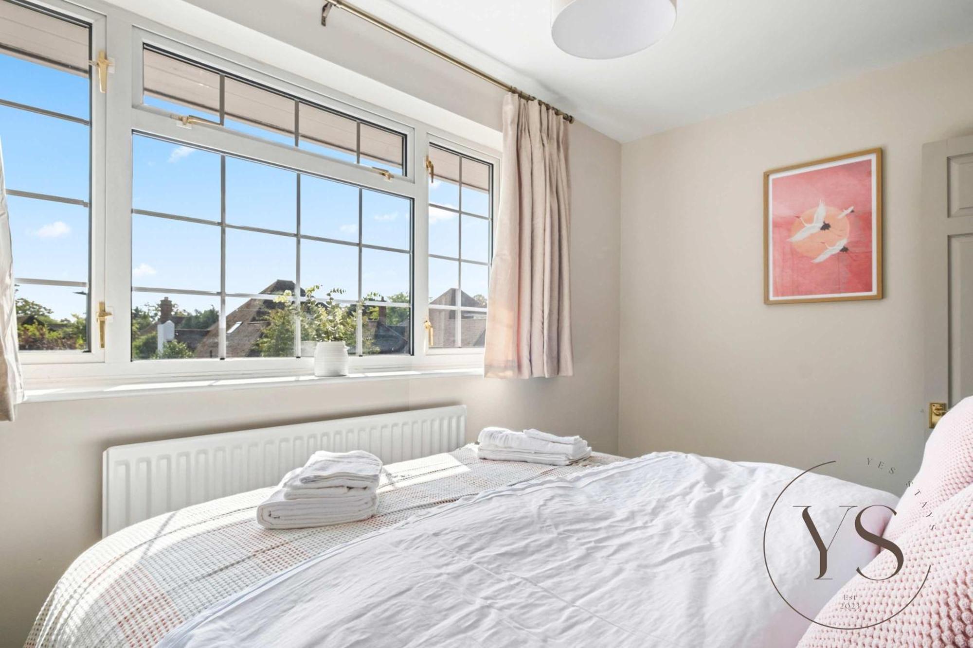 Spacious 6br Sleeps 12 With Stunning Garden Free Parking Holiday home