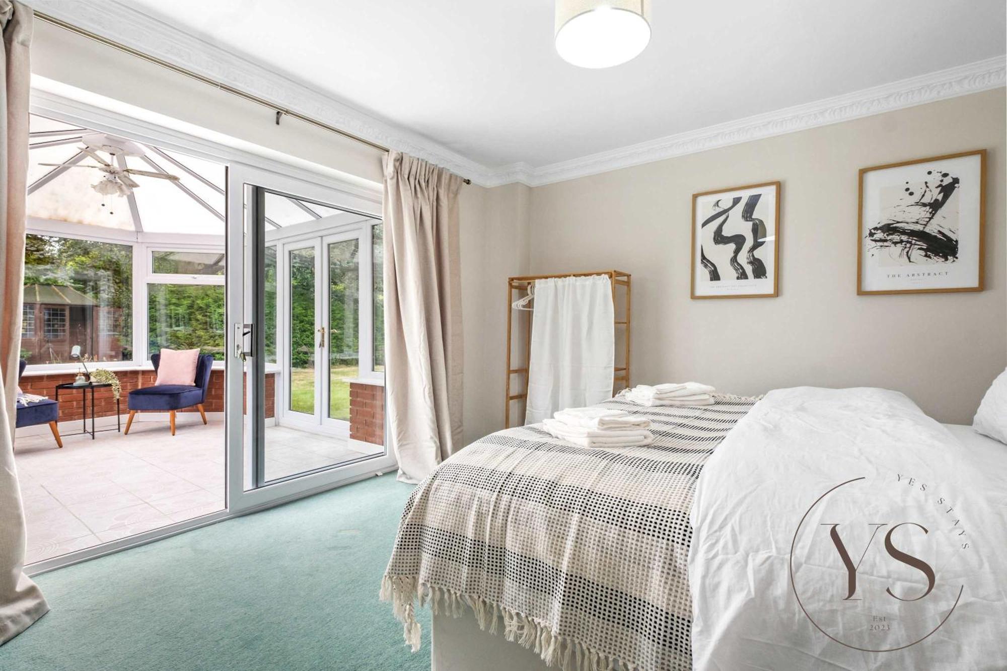 Spacious 6br Sleeps 12 With Stunning Garden Free Parking Holiday home Birmingham