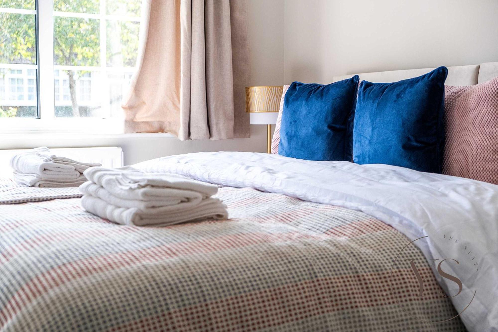 Spacious 6br Sleeps 12 With Stunning Garden Free Parking Holiday home