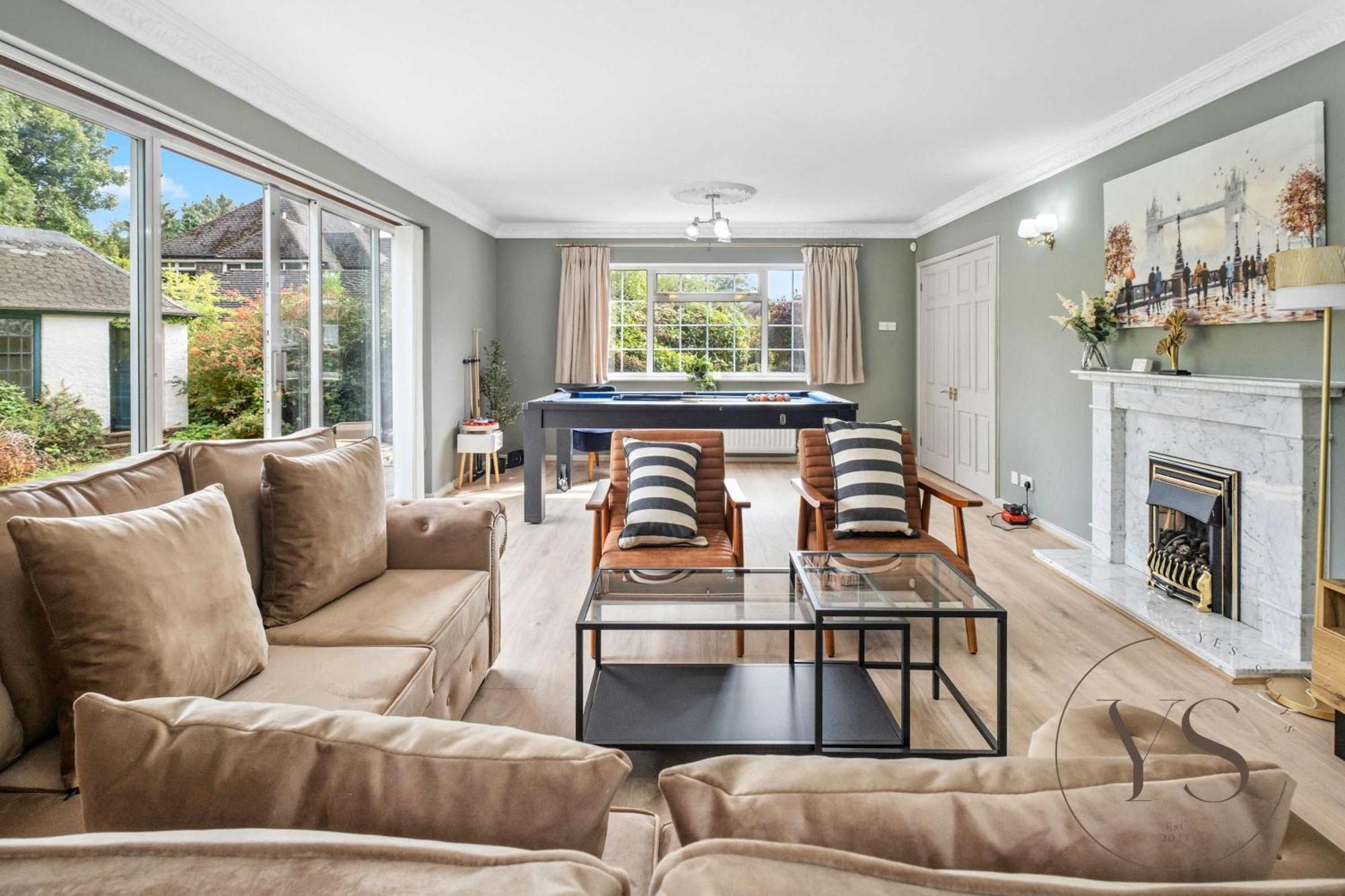 Spacious 6br Sleeps 12 With Stunning Garden Free Parking Holiday home