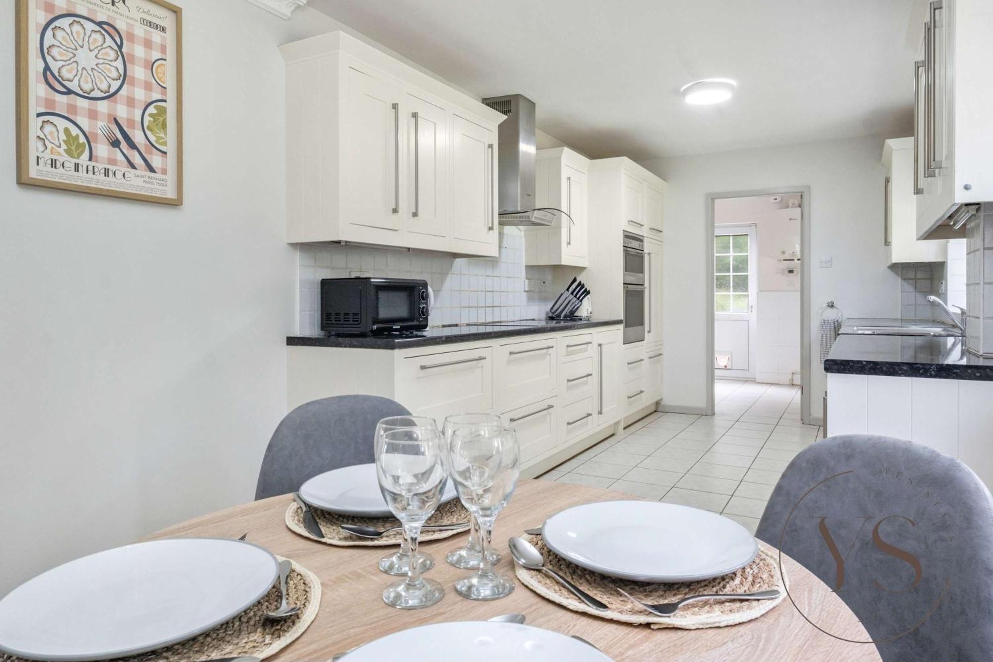 Spacious 6br Sleeps 12 With Stunning Garden Free Parking * Birmingham