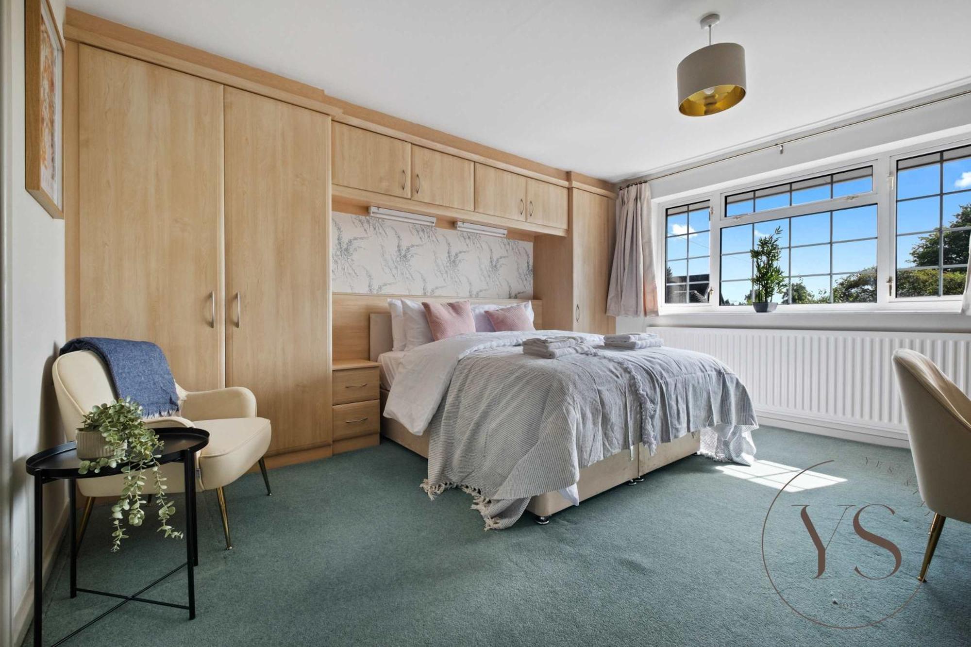 Spacious 6br Sleeps 12 With Stunning Garden Free Parking