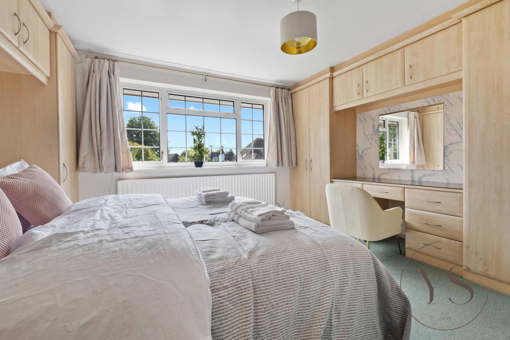 Spacious 6br Sleeps 12 With Stunning Garden Free Parking Holiday home Birmingham
